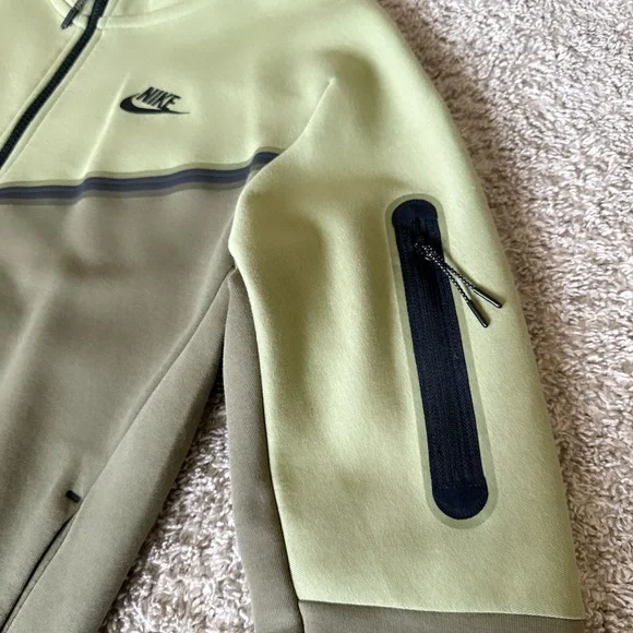 Nike Green and Olive Zip-Up Hoodie - Picture 4 of 4